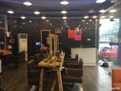 波波城小区出入口美发店转让
