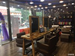 波波城小区出入口美发店转让