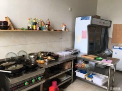 万春商业街小吃旺铺转让