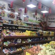 小区出入口处水果店铺低价转让