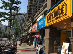 左岸商业街小区出入口空铺转让