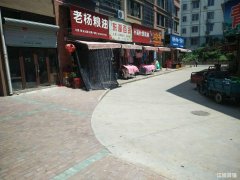 东湖菜市场临街商铺整体出租转租