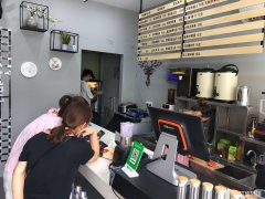 步行街中和路奶茶店转让（可空转）