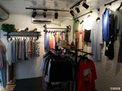 万春财富广场路口服装旺铺低价转让