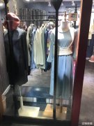 融汇二楼电梯口口头位置服装旺铺低价转让