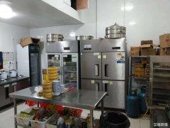 二街正街站牌旁品牌餐饮旺铺低价转让