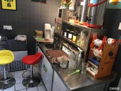 奇瑞新里城超市出入口处小吃店转让