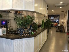 中央城商业街四岔口空铺转让