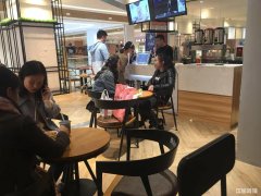 步行街世纪联华二楼奶茶旺铺转让