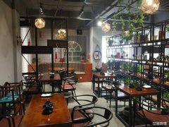 步行街中和路主干道餐饮旺铺低价转让