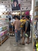 绿地缤纷城世纪华联出入口处旺铺转让可空转