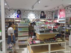 绿地缤纷城世纪华联出入口处旺铺转让可空转