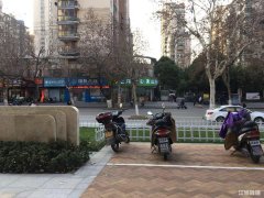 蓝湾天街主干道小吃旺铺转让