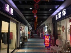 融汇东区二楼服装旺铺低价转让