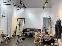 德胜广场好位置服装旺铺低价转让