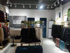 鲁港商业街主干道服装旺铺低价转让