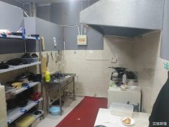 万春商业街主干道口头小吃旺铺转让