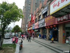 新里城菜市场口学校对面旺铺空转