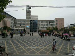 新里城菜市场口学校对面旺铺空转