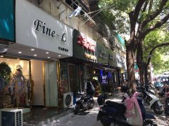 步行街苏宁对面服装旺铺转让可空转