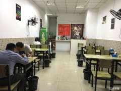 万达五院旁餐饮旺铺转让可空转