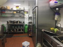 万达五院旁餐饮旺铺转让可空转