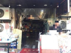 步行街旁十字路口小吃旺铺低价转让