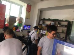 波波城南门小区出入口旺铺转让