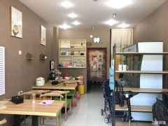 凤凰城南岛商业街小吃旺铺转让