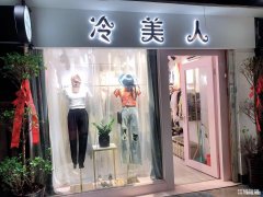 融汇二楼电梯口口头位置服装旺铺转让