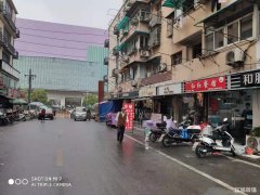 劳动新村商业街出入口处餐饮旺铺转让