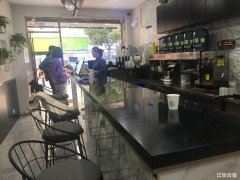 大桥华联超市对面主干道奶茶旺铺转让