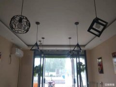 凤凰城南岛商业街小吃旺铺低价转让