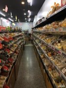 银湖小区主干道沿街零食店转让可空转