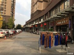 东方龙城小区学校旁旺铺转让