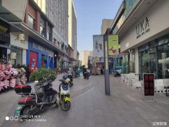 万达金街主干道旺铺低价转让可做其他行业
