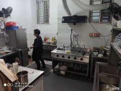 左岸主干道商业街品牌小吃旺铺低价转让