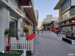 万达金街服装旺铺低价转让可空转