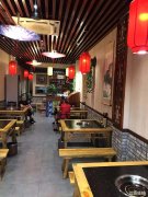 银湖小区四岔路口餐饮旺铺低价转让