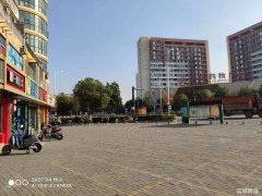 银湖小区四岔路口餐饮旺铺低价转让