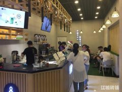 绿地世纪联华超市出入口处品牌奶茶低价转让