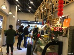 绿地世纪联华超市出入口处品牌奶茶低价转让