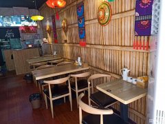 凤凰美食街主干道小吃旺铺低价转让