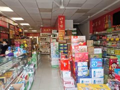 春江花园小区大门口超市旺铺转让