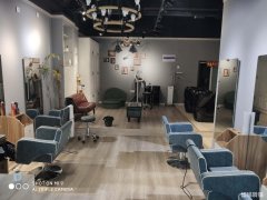 城市之光小区门口美发旺铺低价转让