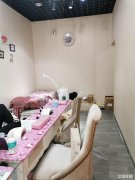 汇金商场二楼电梯口美甲旺铺带生意转让