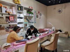 汇金商场二楼电梯口美甲旺铺带生意转让