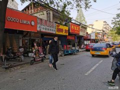 东郊路三叉路口旺铺转让适合任何行业