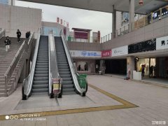 德胜负一楼梯旁服装旺铺低价转让