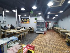 大学正对面餐饮旺铺转让可外摆